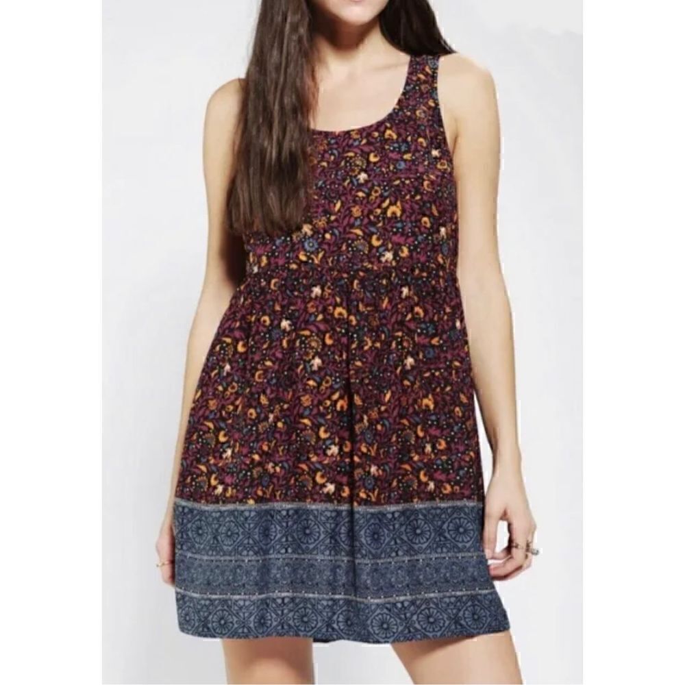 Ecote Keyhole Back Flowey Tank Top‎